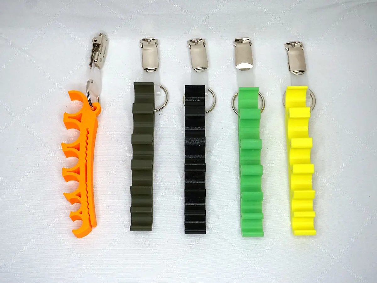 Fünf Spritzenhalter mit Clip in Orange, Oliv, Schwarz, Grün und Gelb